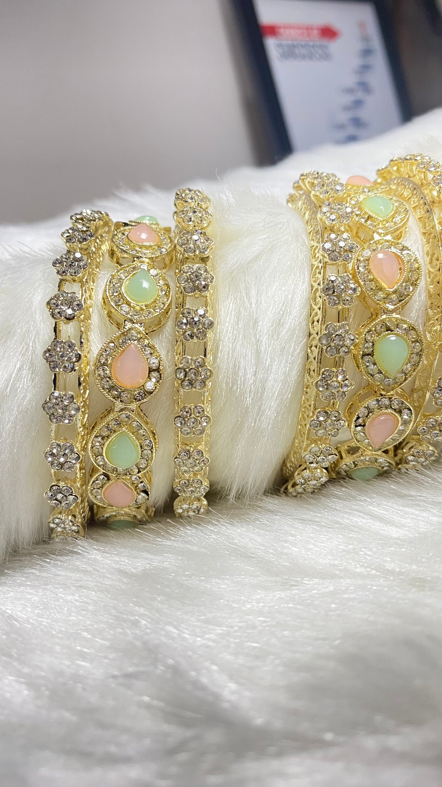 Golden set (pack of 6 bangles)