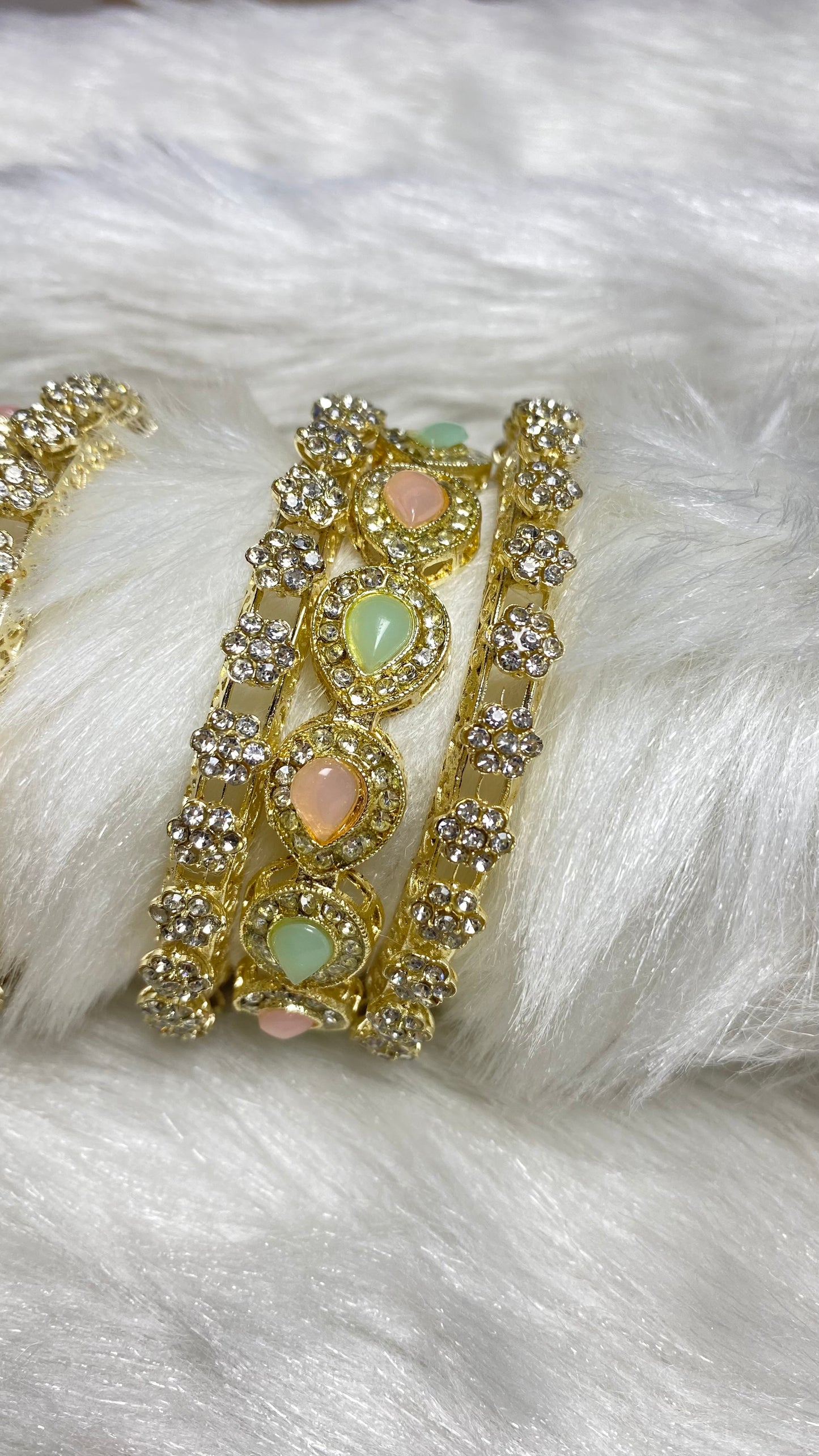 Golden set (pack of 6 bangles)