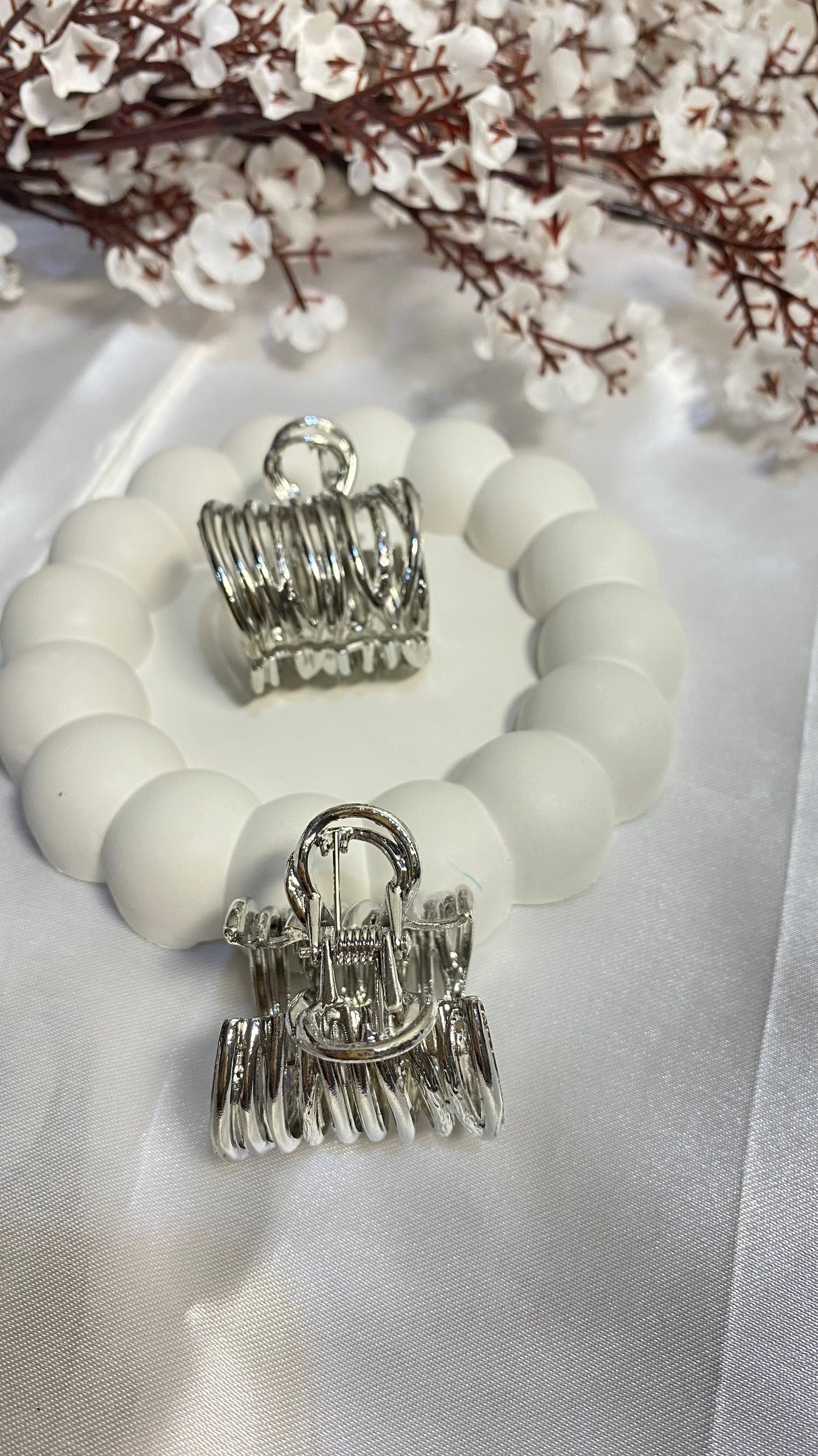 Silver Ribbed Metal Clature