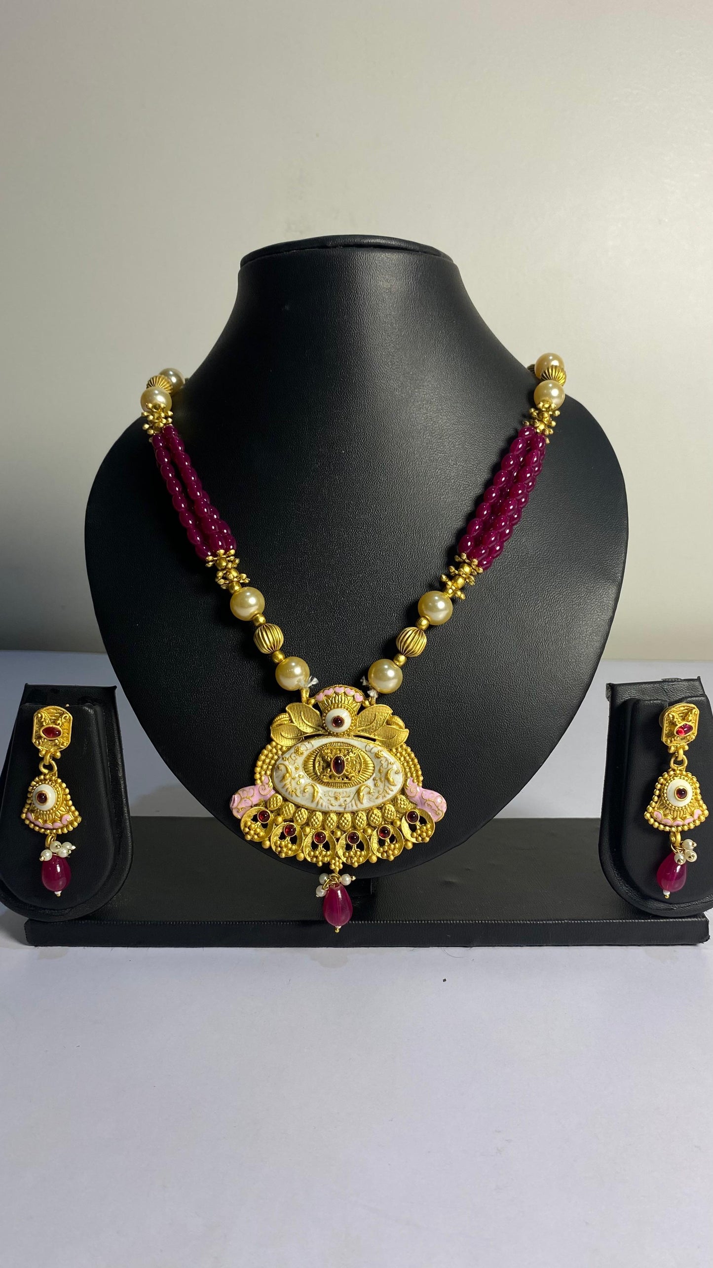 Necklace set
