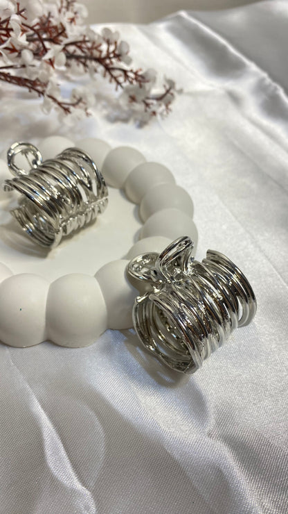 Silver Ribbed Metal Clature