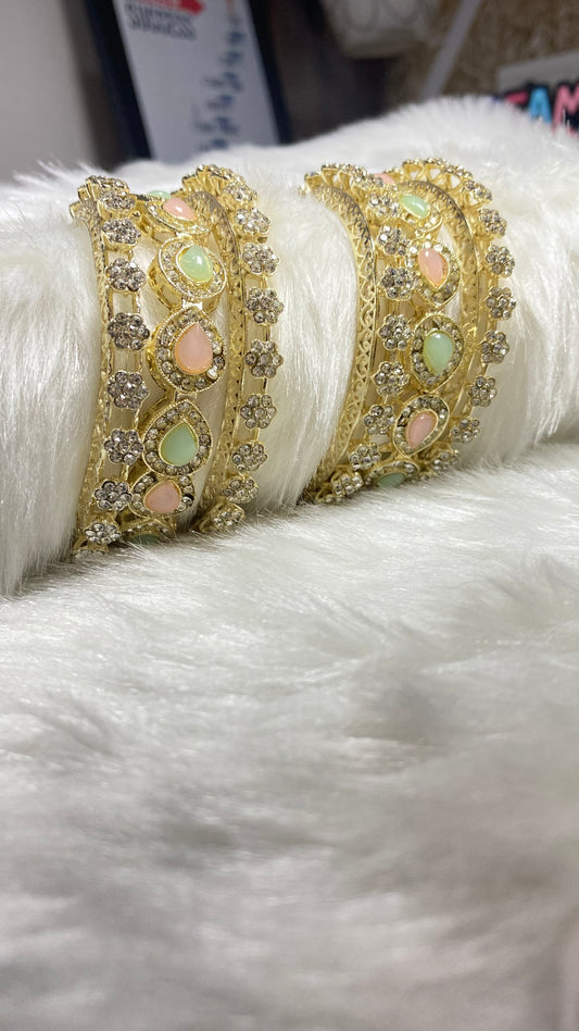 Golden set (pack of 6 bangles)
