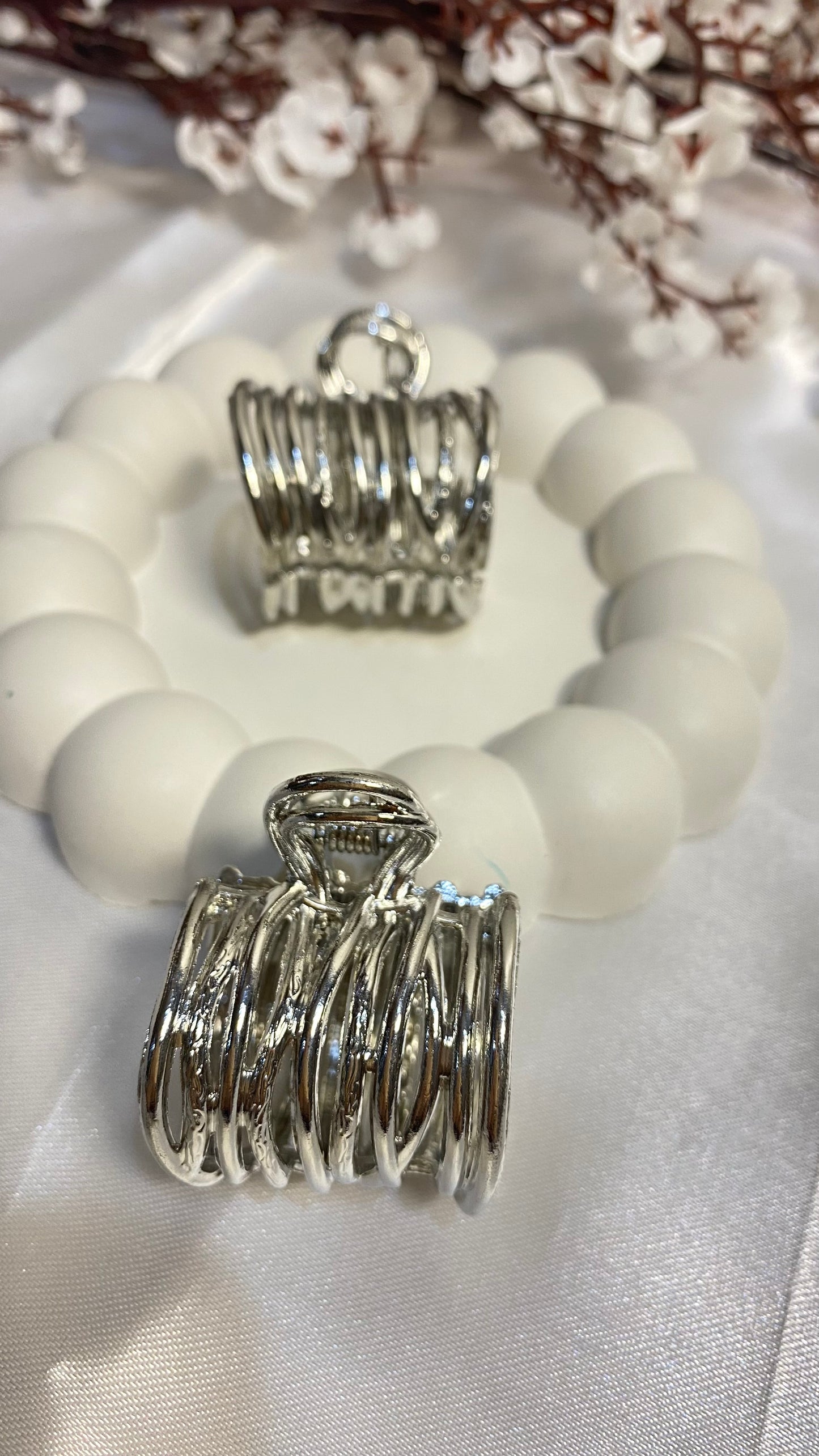 Silver Ribbed Metal Clature