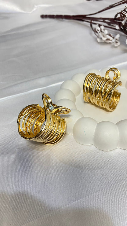 Gold Ribbed Metal Clature
