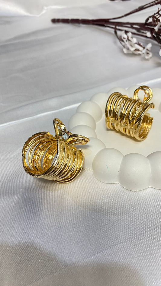 Gold Ribbed Metal Clature
