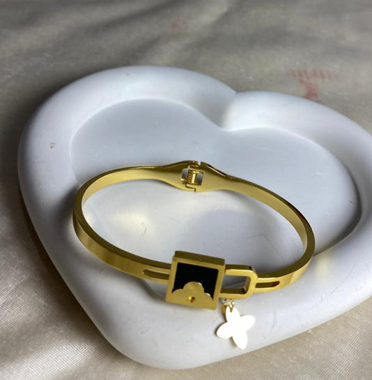 Golden Charm Star Bracelet