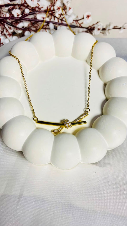 Minimal Crystal Knot Necklace