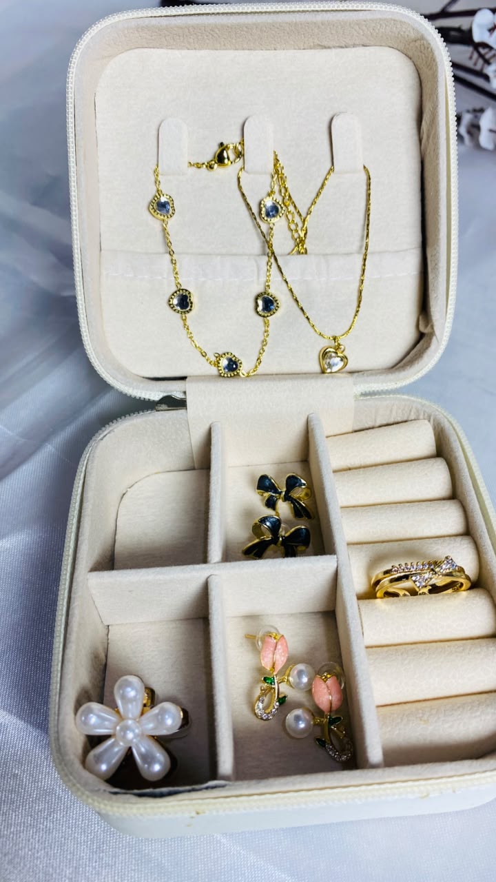 Premium Gift Hamper with Organiser Box(6 items)