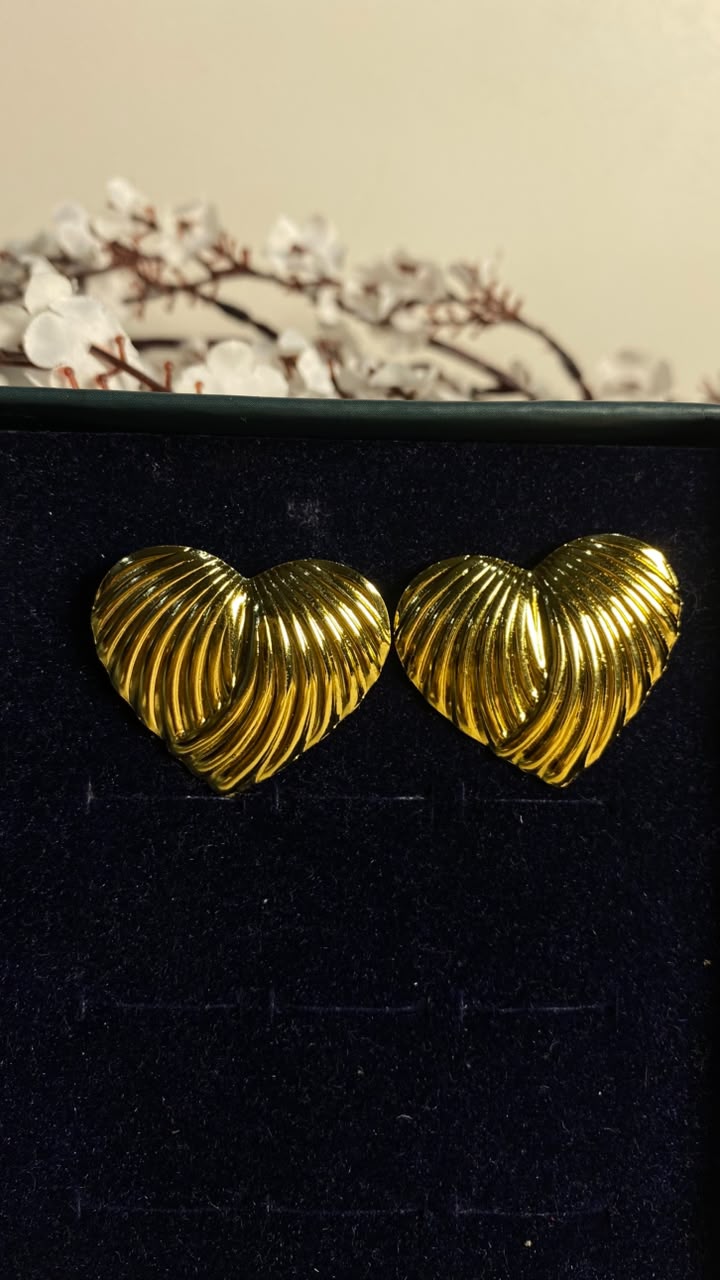 Love Heart Earring (Anti Tarnish)