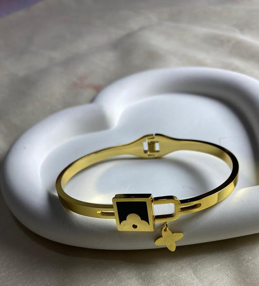 Golden Charm Star Bracelet